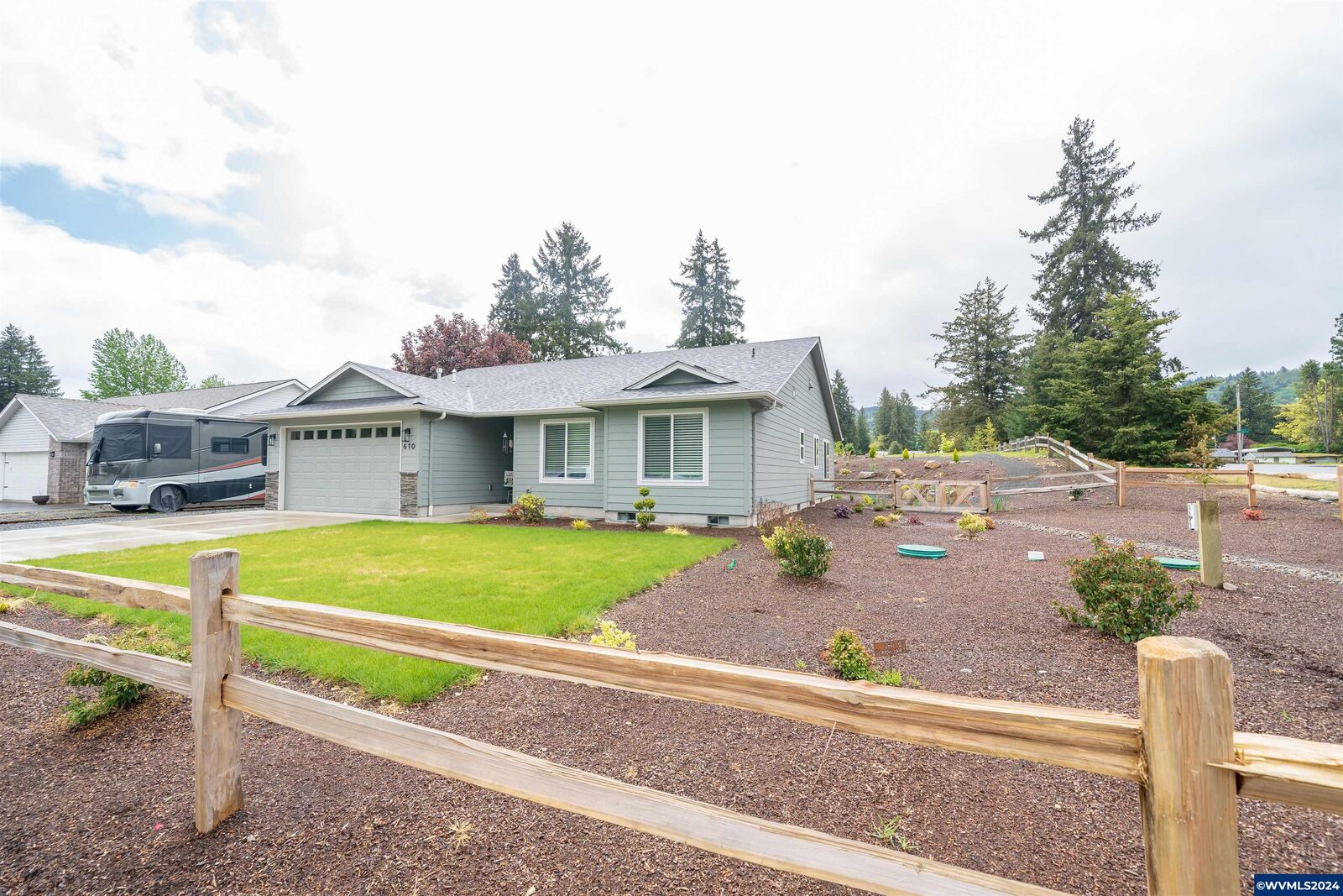 Property Photo:  610  Gray Pine St  OR 97358 