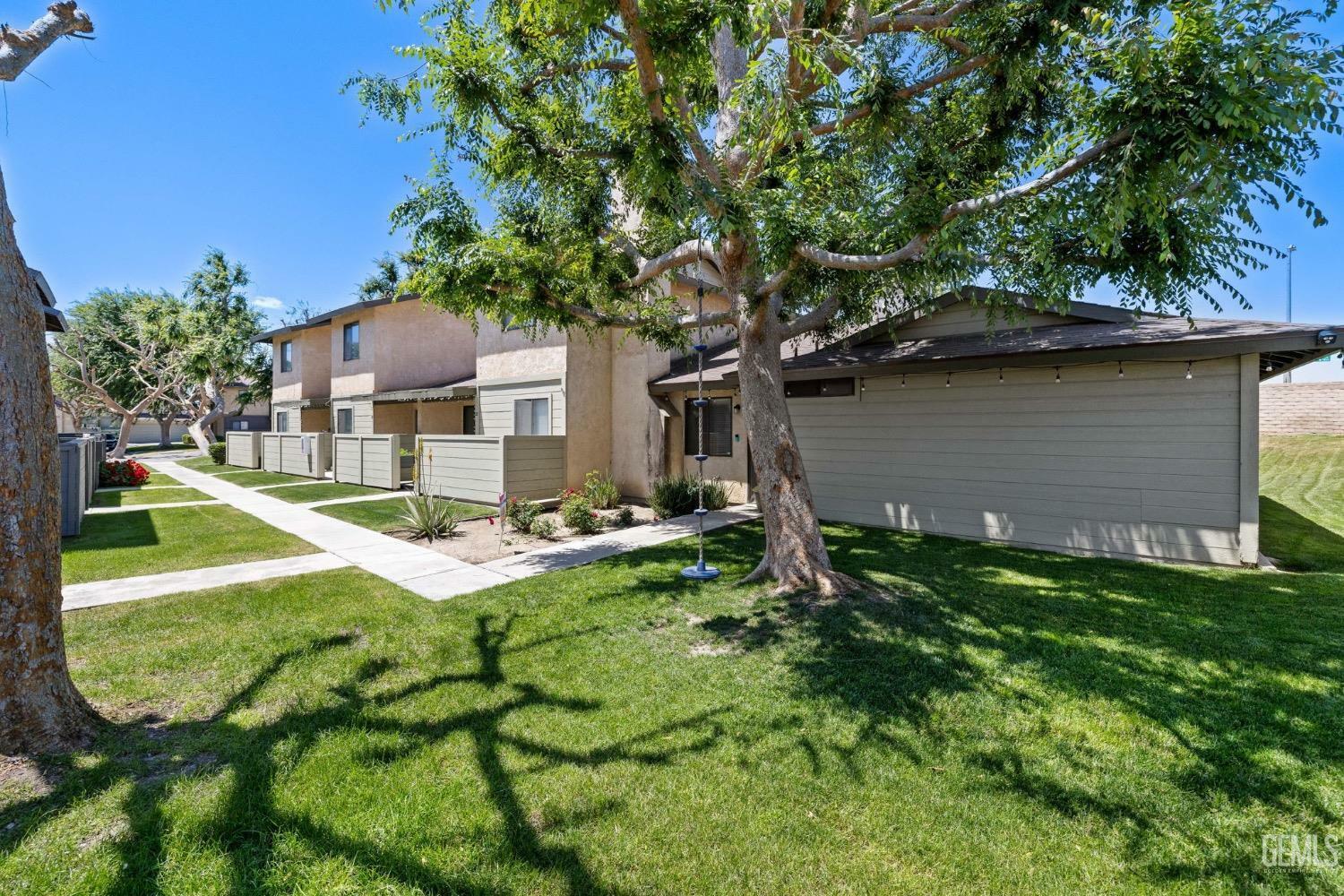 Property Photo:  817 Quail Lane  CA 93309 