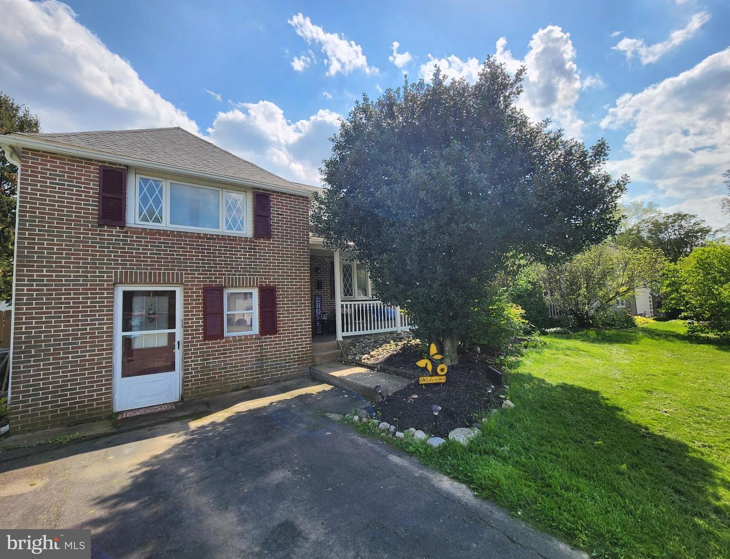 Property Photo: 2536 Rosewood Avenue PA 19001