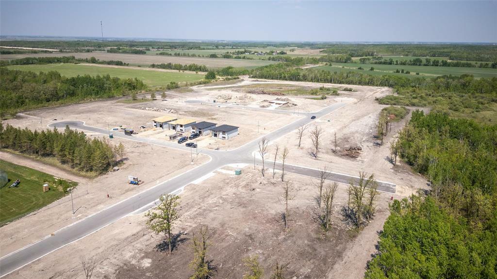 Property Photo: 1 Reed Cove MB R5L 0L5