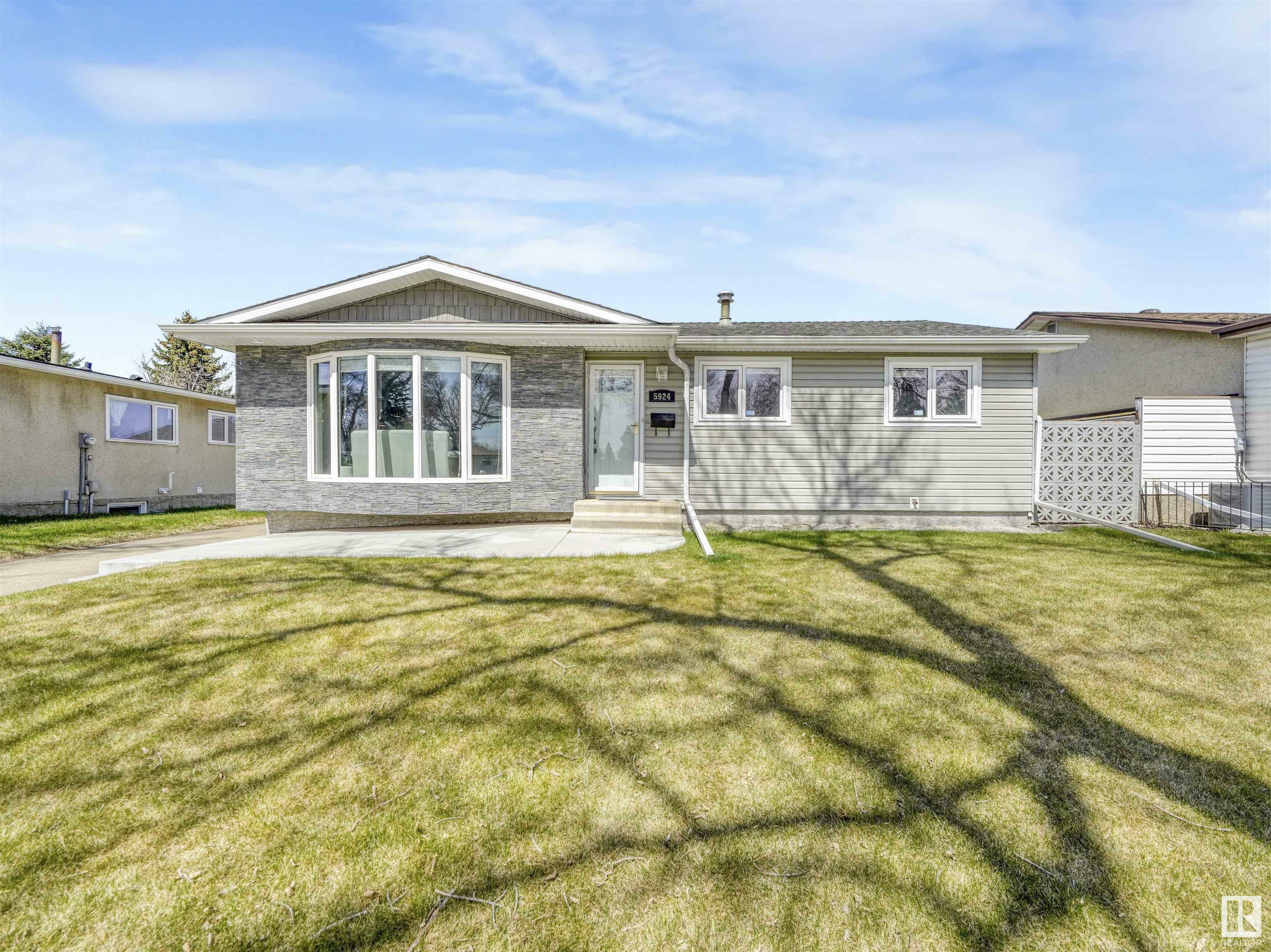 Property Photo:  5924 148 Avenue NW  AB T5A 1T9 