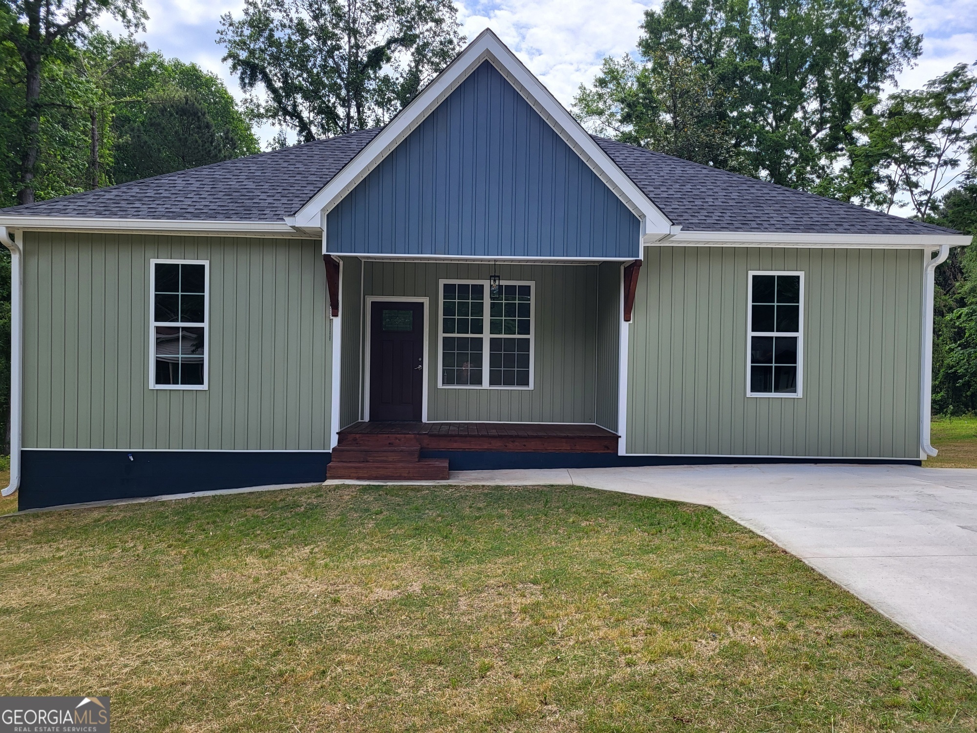 Property Photo: 2812 16th Avenue AL 36854
