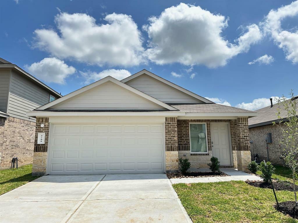 Property Photo:  5706 Redstone Gardens Drive  TX 77373 