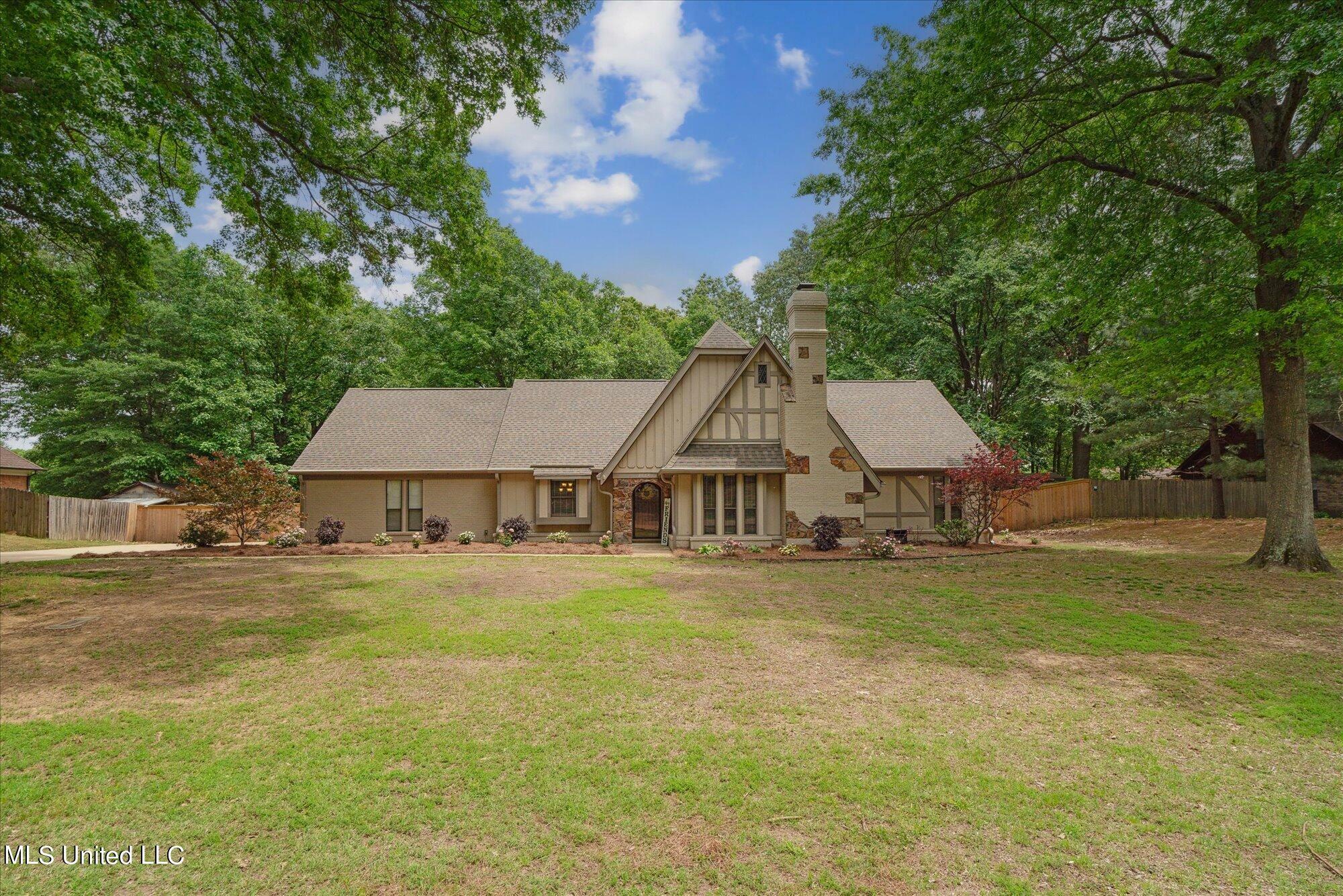 Property Photo:  2684 Birch Island Drive  MS 38651 