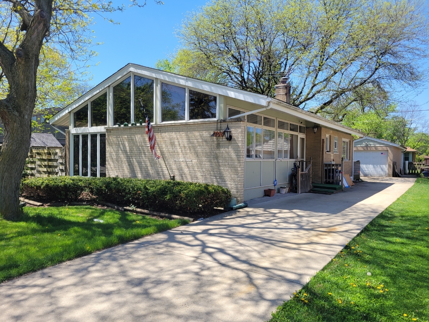 Property Photo:  706 Kemman Avenue  IL 60526 