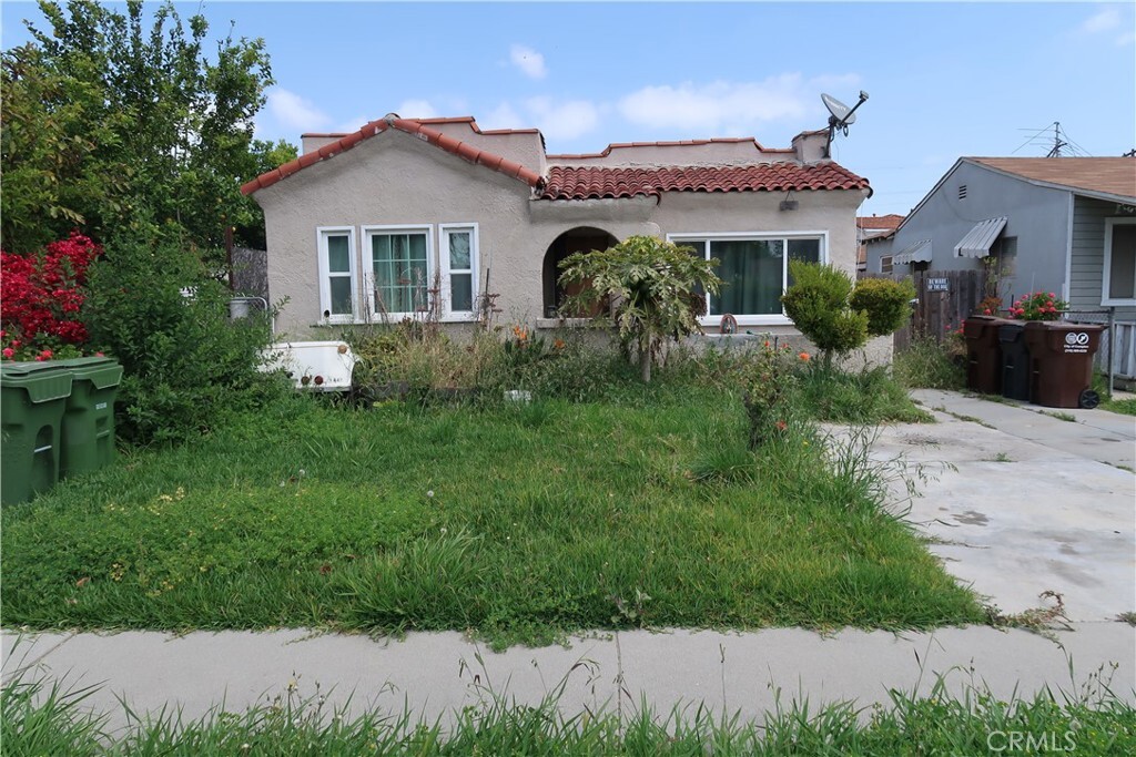 Property Photo:  925 E Stockton Avenue  CA 90221 