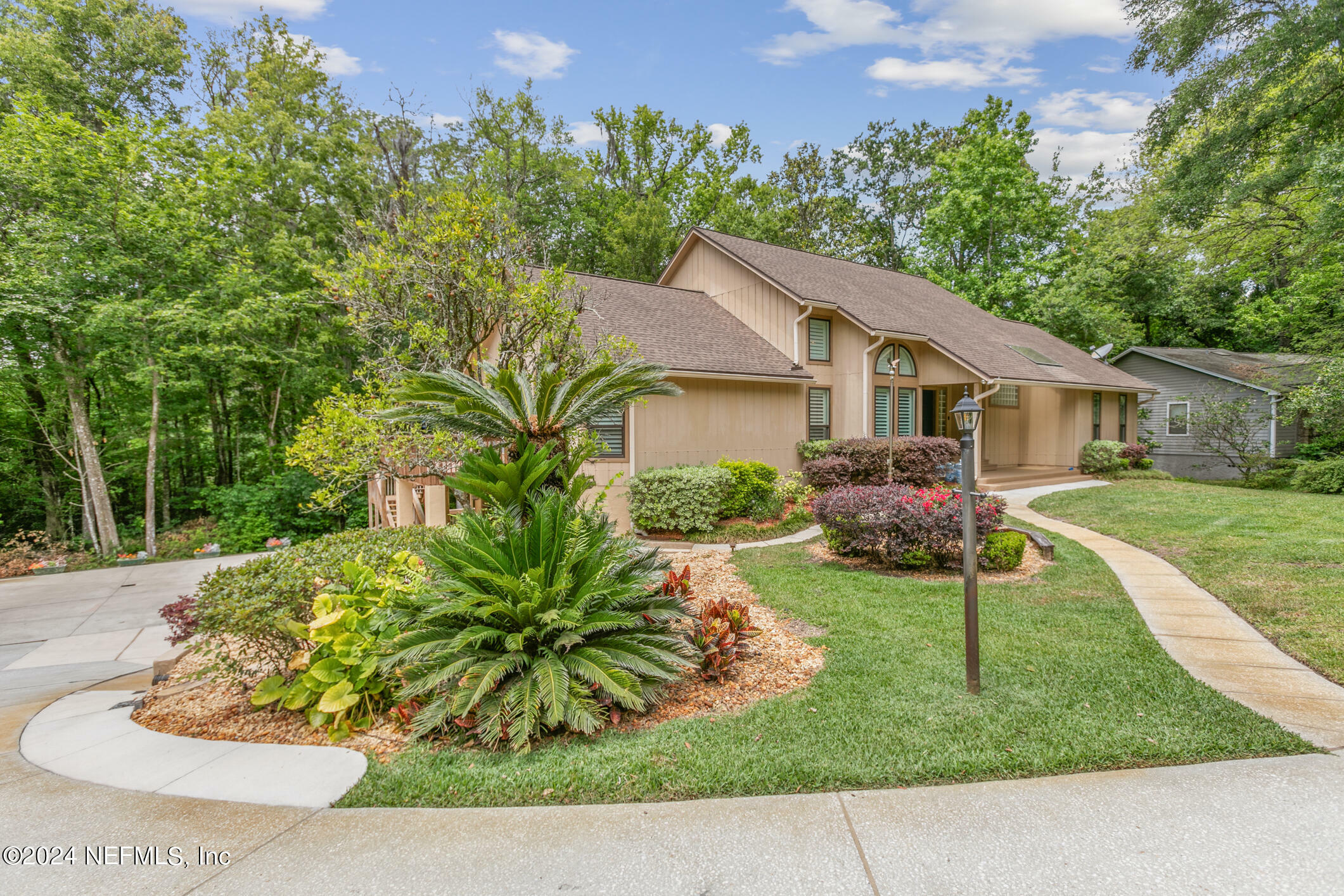 Property Photo: 3331 Valpariso Way FL 32223