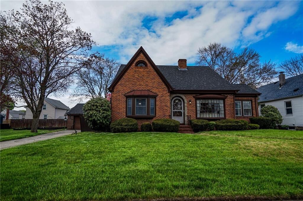 Property Photo:  114 Ridgewood Road  RI 02861 