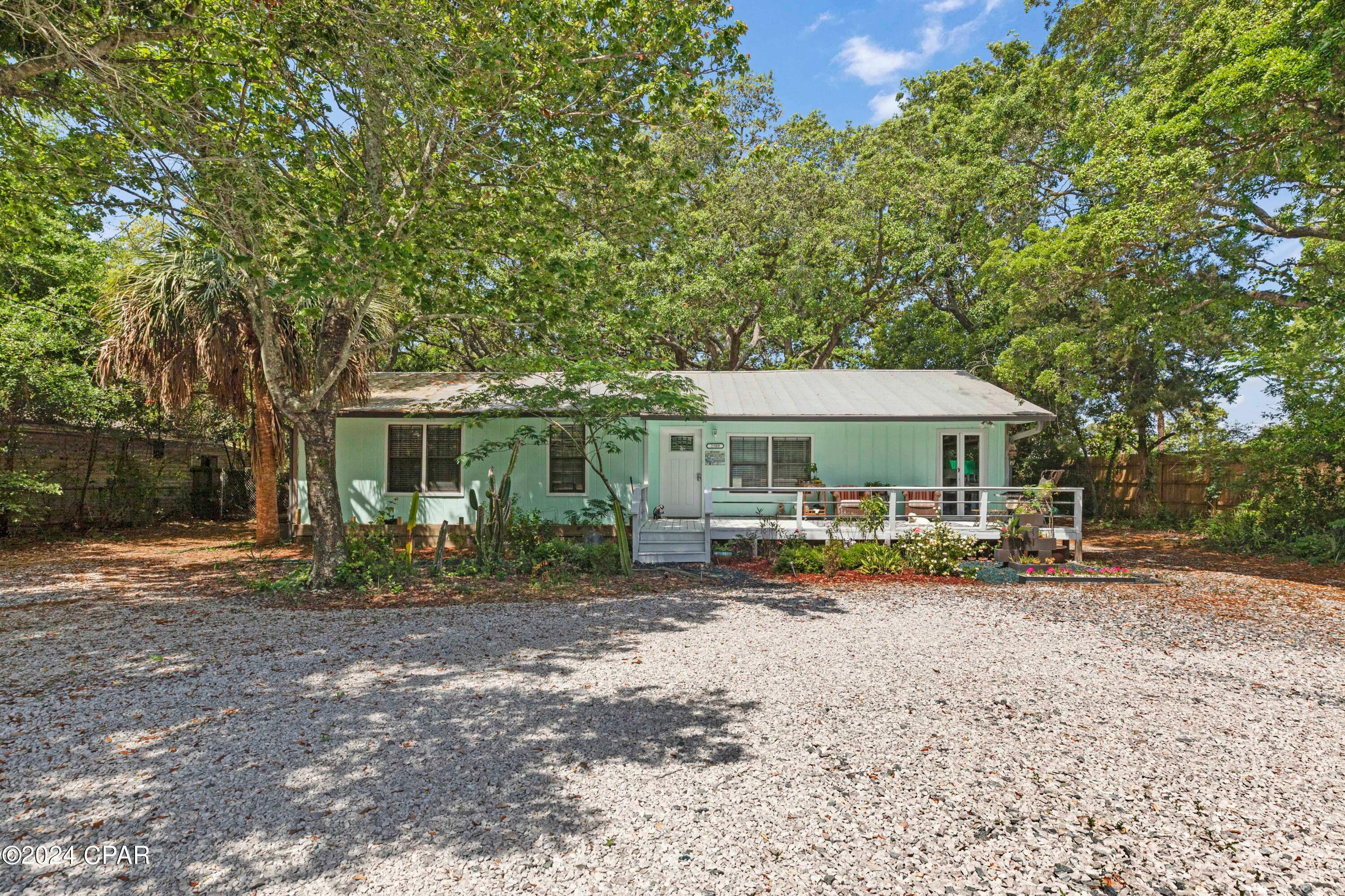 Property Photo: 2509 Joan Avenue FL 32408