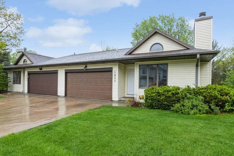 Property Photo:  1937 Plaen View Dr  IA 52246 
