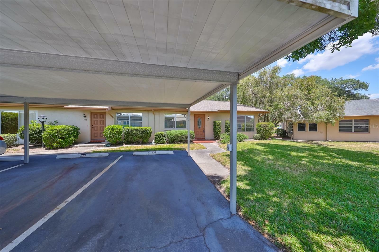 Property Photo:  108 Gloucester Boulevard  FL 33573 