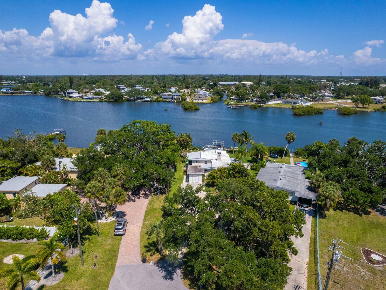 Property Photo:  120 Magnolia Avenue  FL 34275 