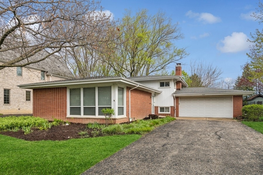 Property Photo:  662 Warwick Road  IL 60015 