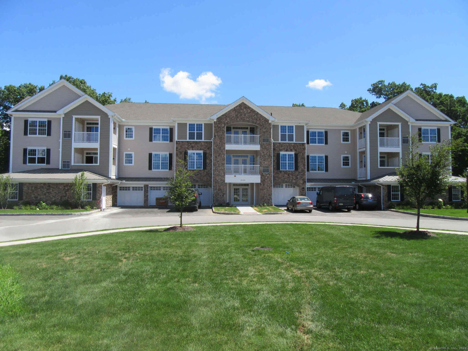 Property Photo:  833 Brookside Court 833  CT 06470 
