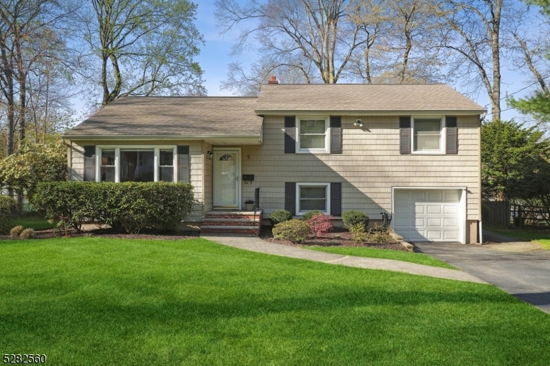 Property Photo:  9 Washington Ct  NJ 07039 