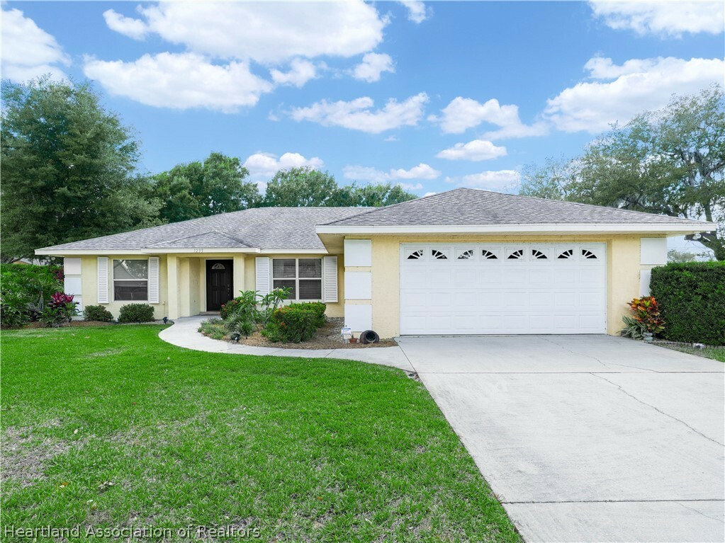 Property Photo:  1235 Driscoll Drive  FL 33852 