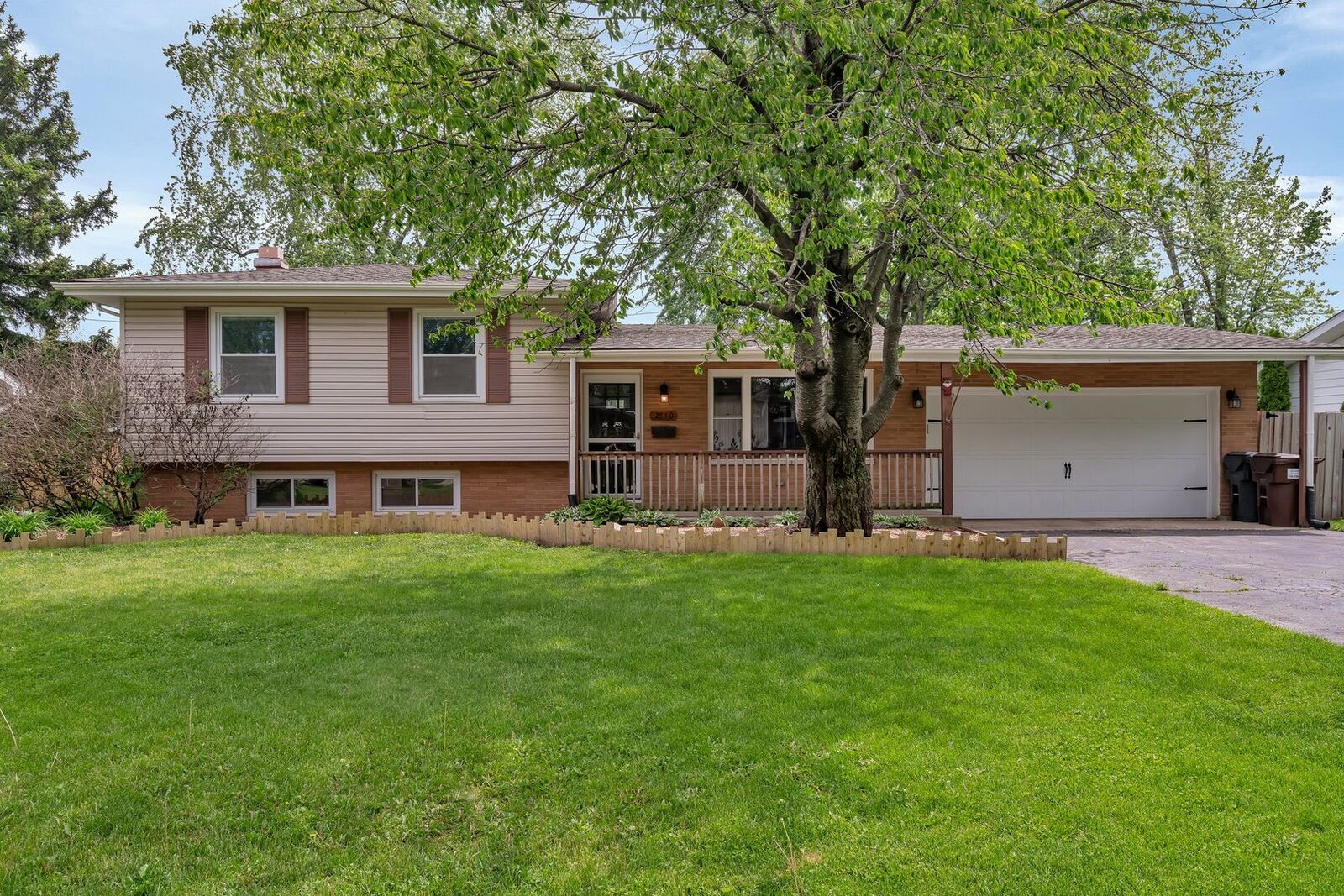 Property Photo: 2710 Calmer Drive IL 60433