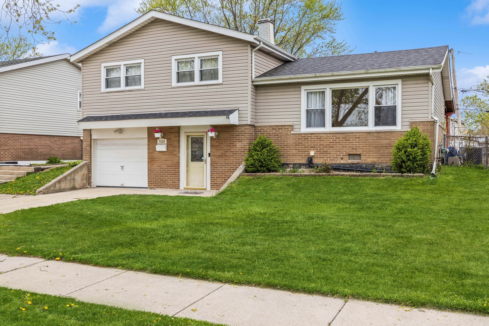 Property Photo:  9124 S 88th Court  IL 60457 