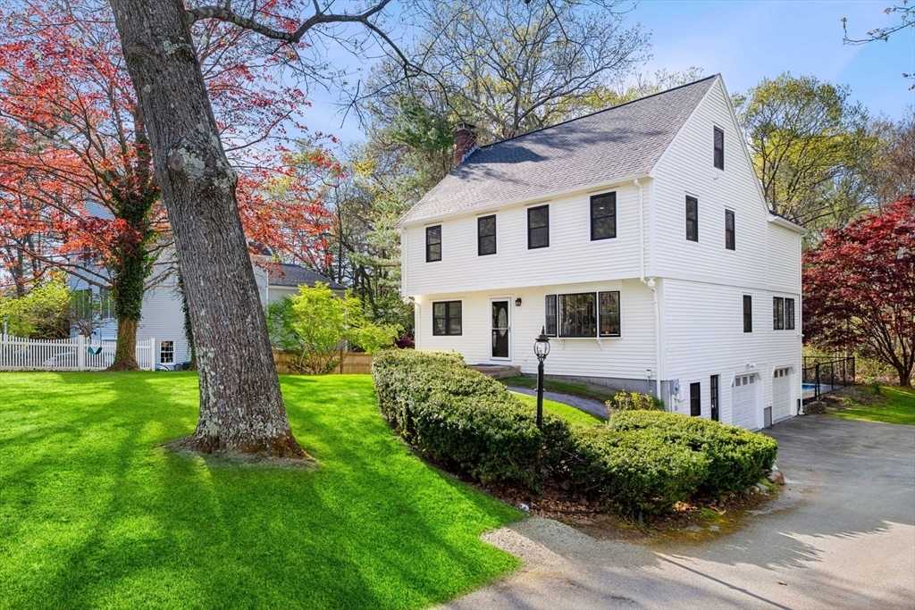 Property Photo:  4 Tiffany Ln  MA 01810 