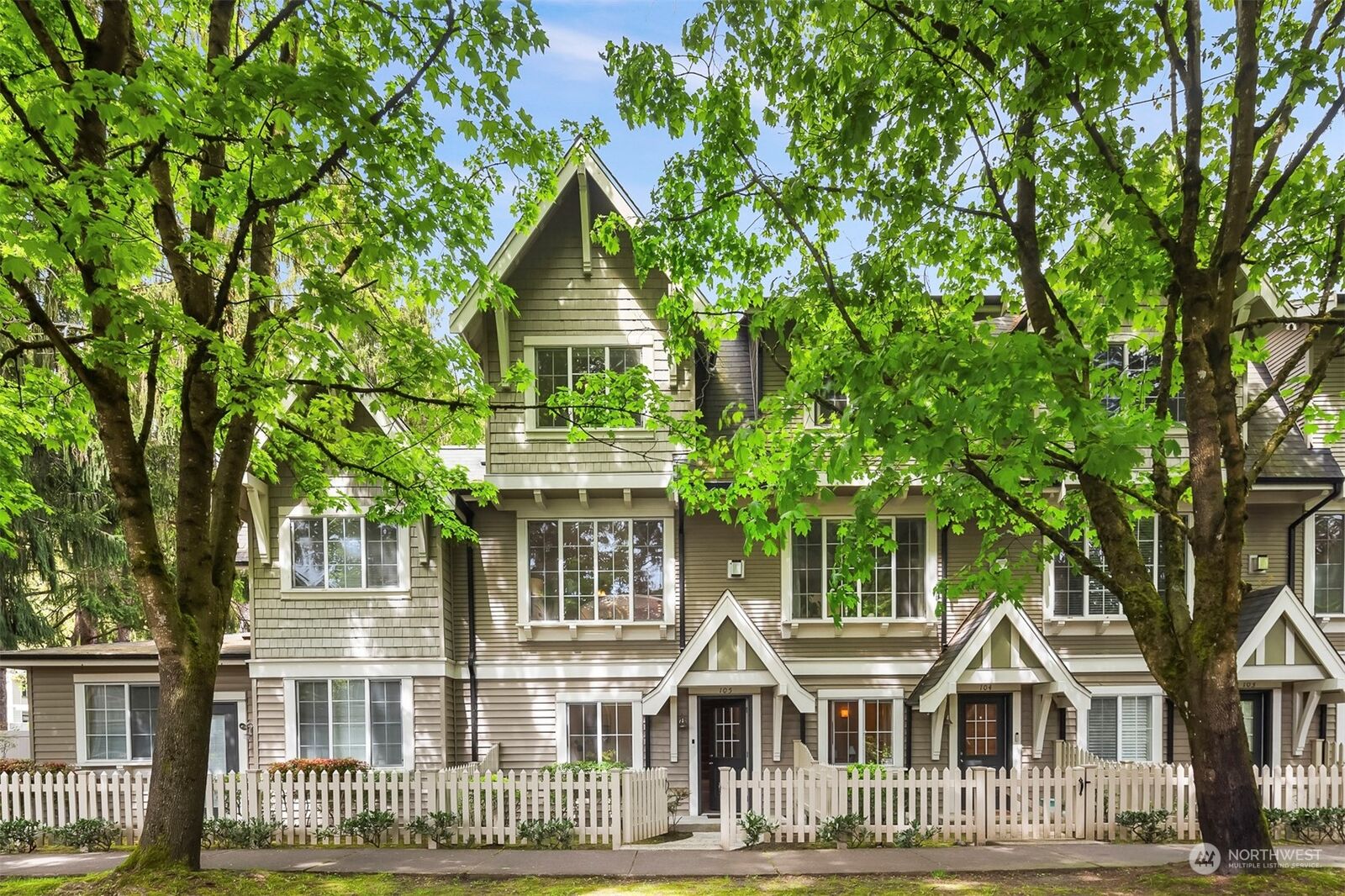 Property Photo:  18211 NE 95th Way 105  WA 98052 