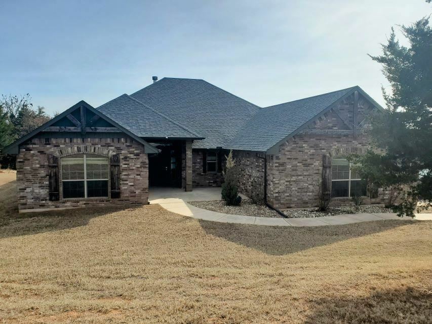 Property Photo: 5749 Hillside Drive OK 73044