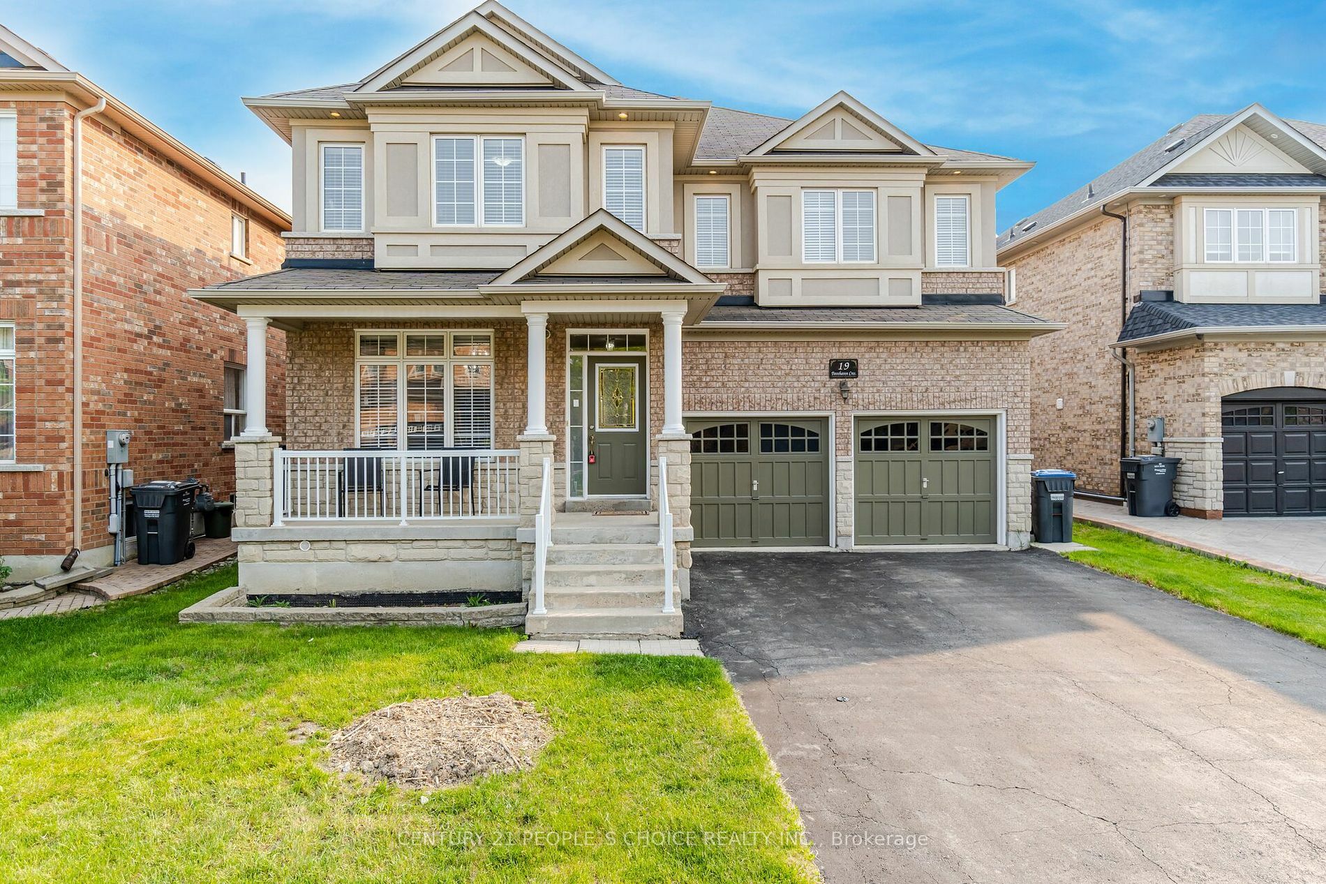 Property Photo:  19 Dovehaven Cres  ON L6P 2N8 