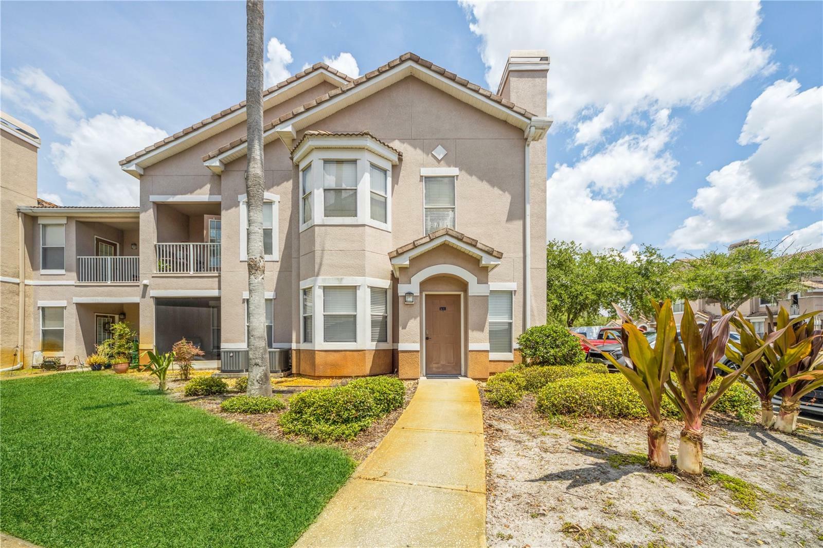 Property Photo:  18018 Villa Creek Drive 18018  FL 33647 