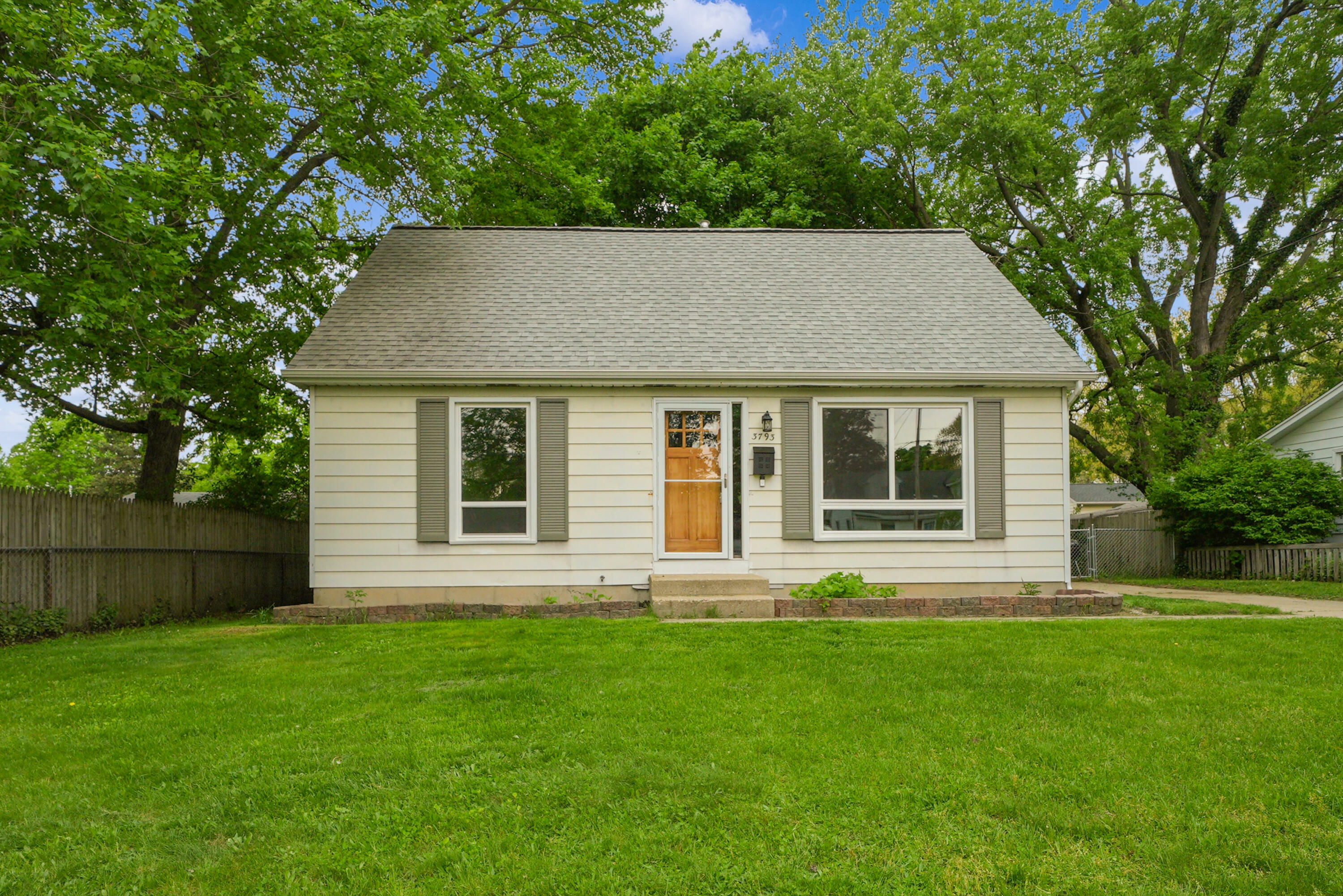 Property Photo:  3793 Parkland Avenue SW  MI 49509 