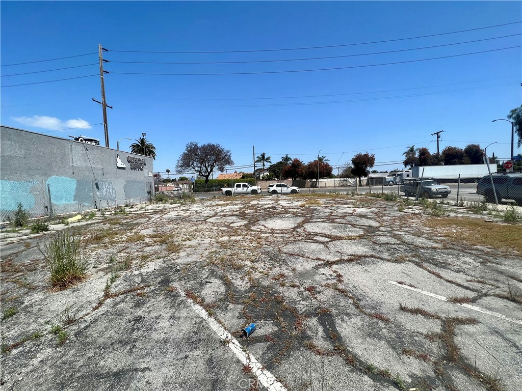 Property Photo:  1900 W Willow Street  CA 90810 