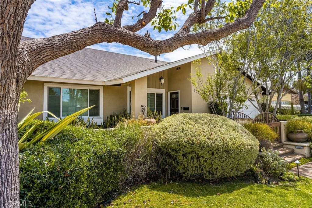 Property Photo:  20432 Harbor Isle Lane  CA 92646 