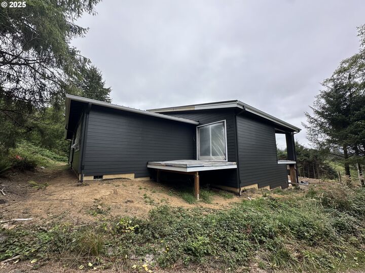 Property Photo:  780 Monica Ct  OR 97110 