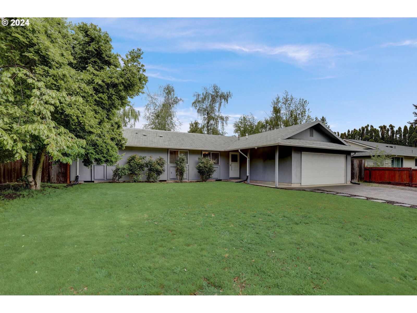 Property Photo: 1105 NE 18th St OR 97030