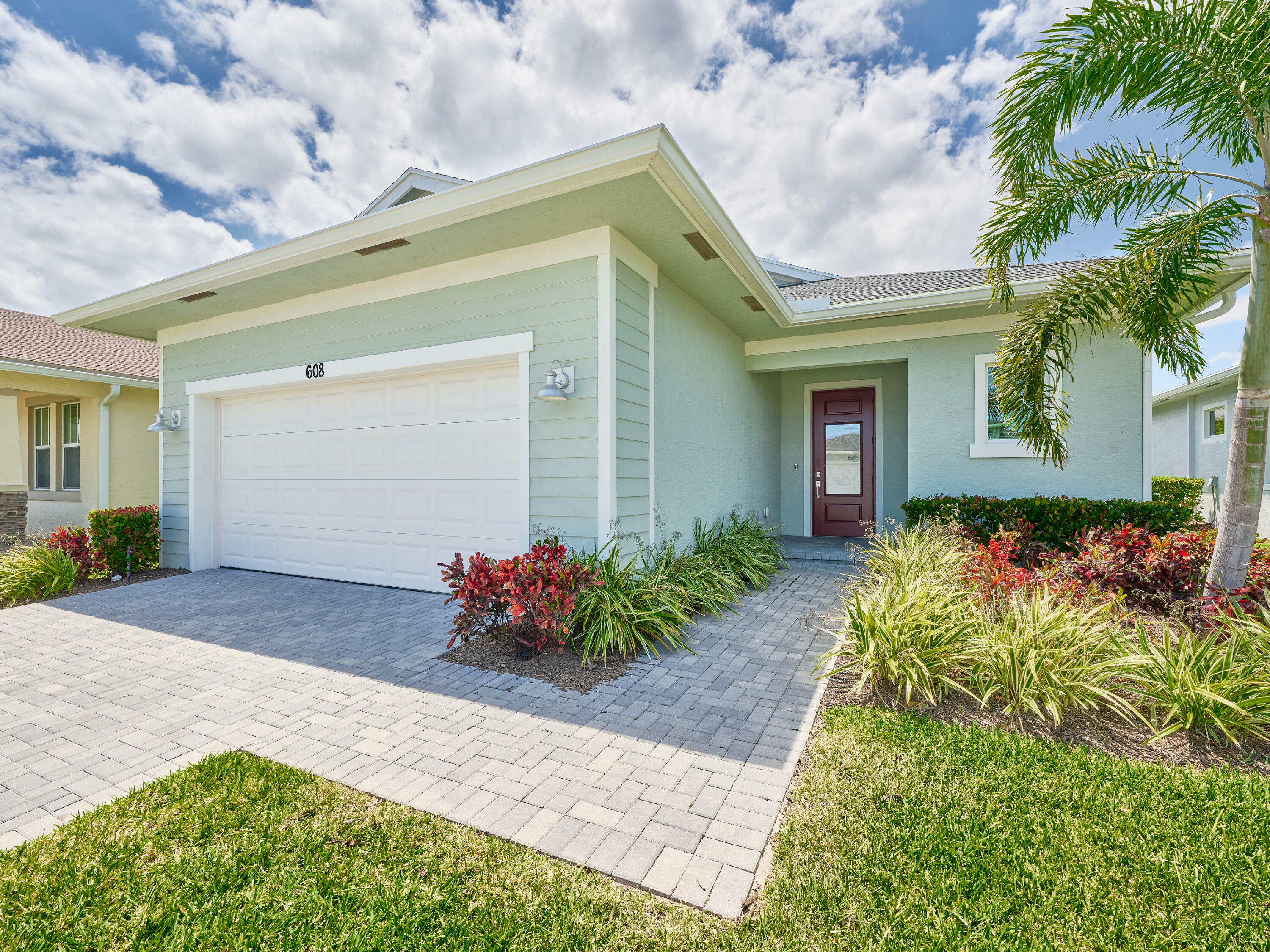 Property Photo:  608 SE Mulberry Way  FL 34984 