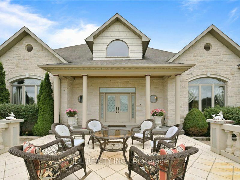 Property Photo:  15 Lake Woods Dr  ON L4A 1P9 