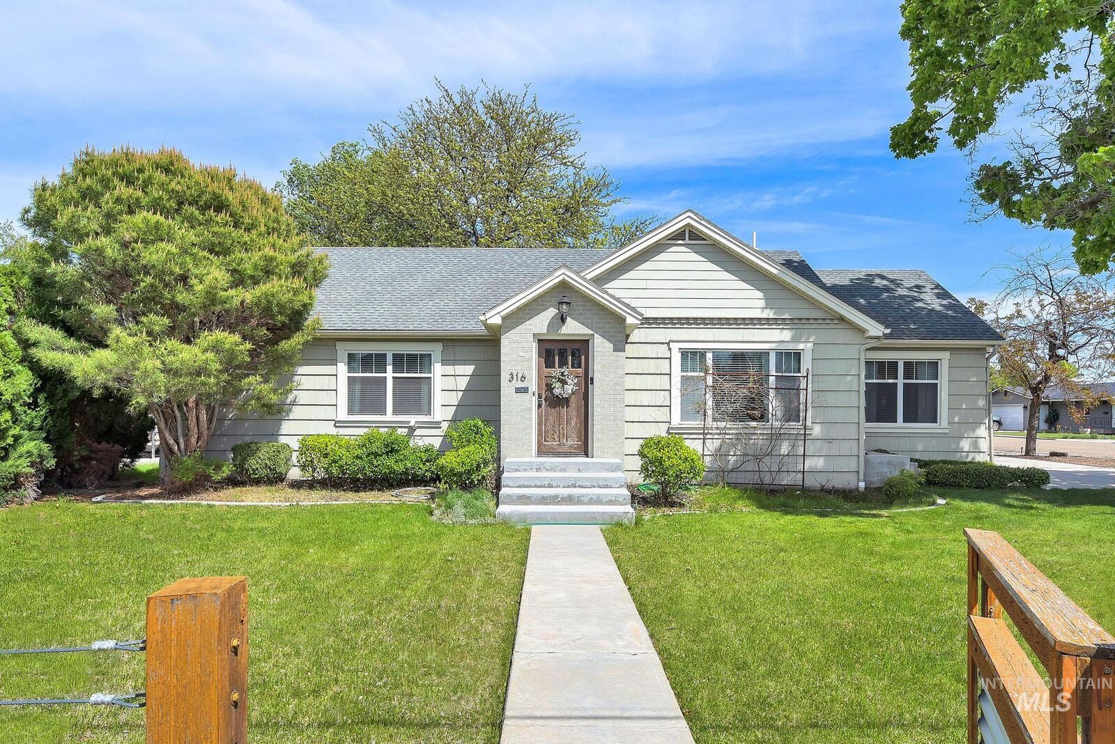 Property Photo:  316 S Powerline Road  ID 83686 