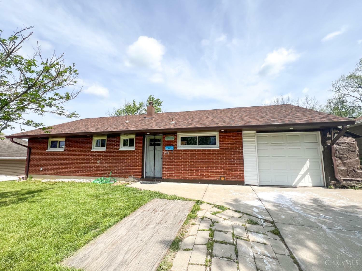 Property Photo: 1264 Madeleine Circle OH 45231