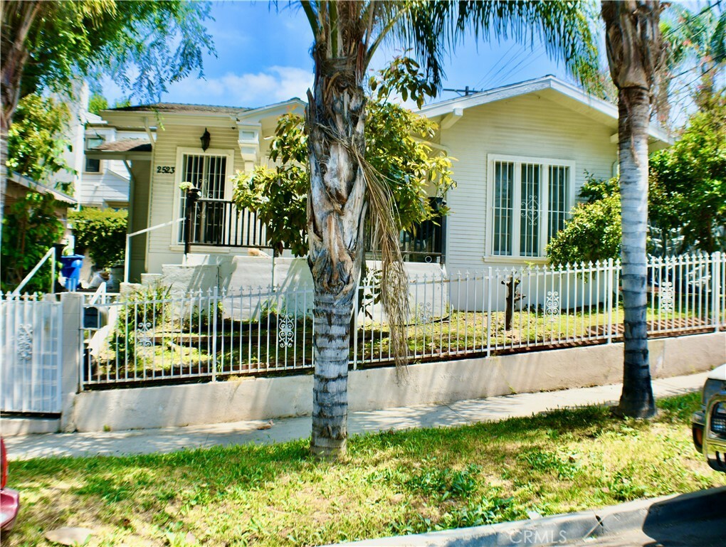 Property Photo:  2523 W 2nd Street  CA 90057 