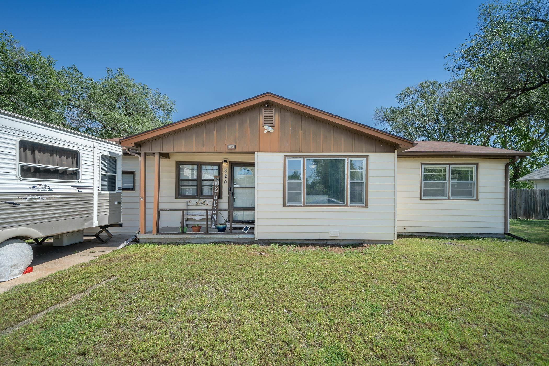 Property Photo:  820 W Mona St  KS 67217 