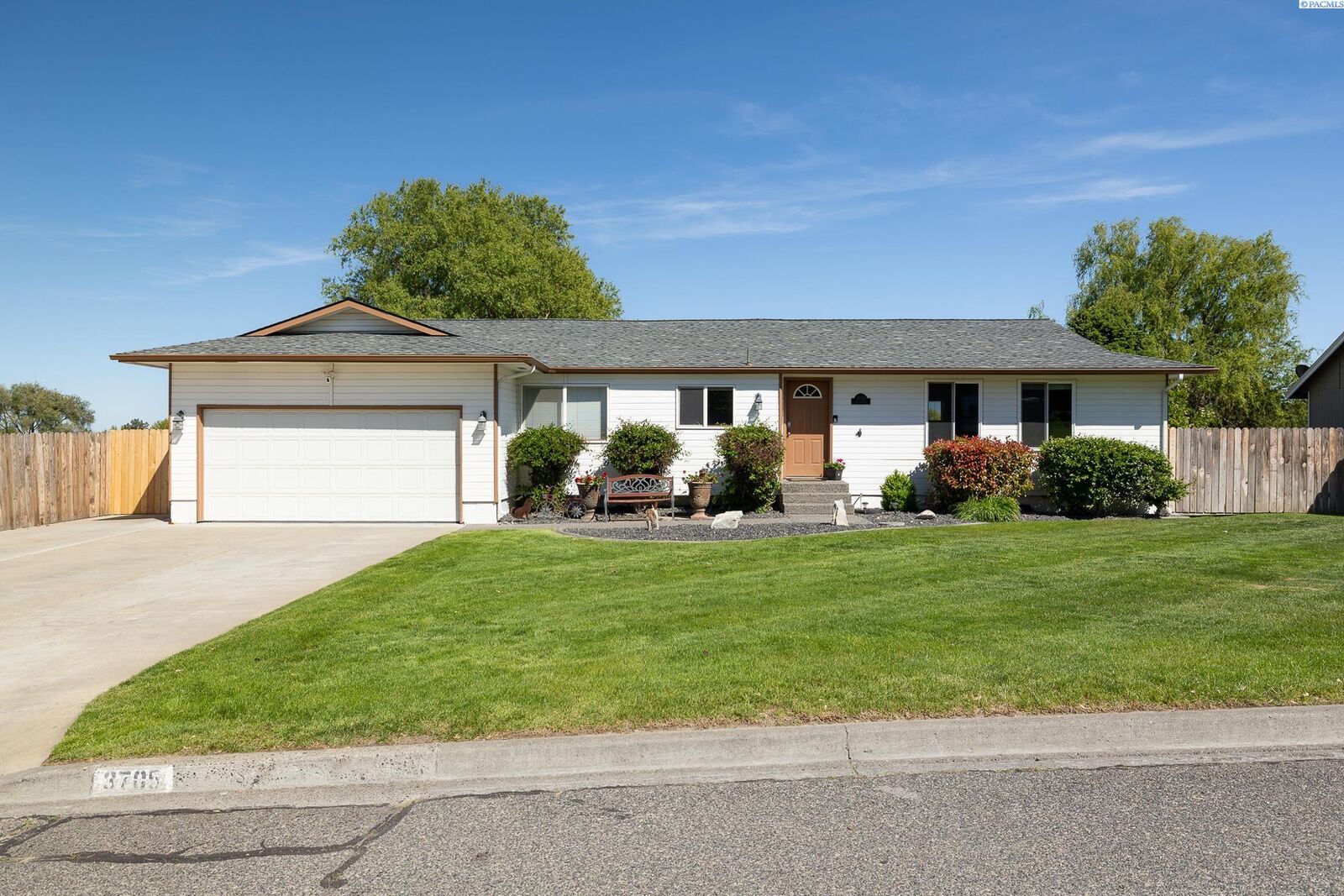 Property Photo: 3705 S Buntin Loop WA 99338