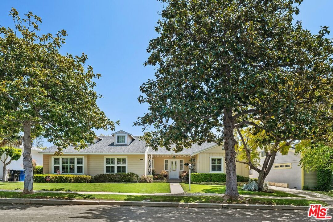 Property Photo: 1346 Brinkley Ave CA 90049