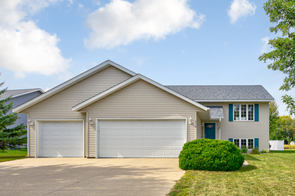 Property Photo: 216 Inverness Drive MN 56001