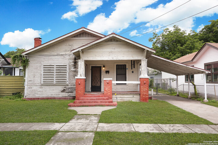 Property Photo: 511 Devine St TX 78210