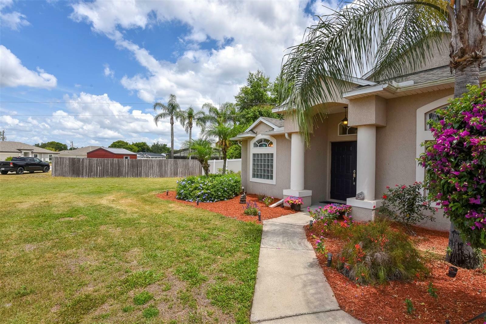 Property Photo:  207 Kenlake Drive  FL 32738 