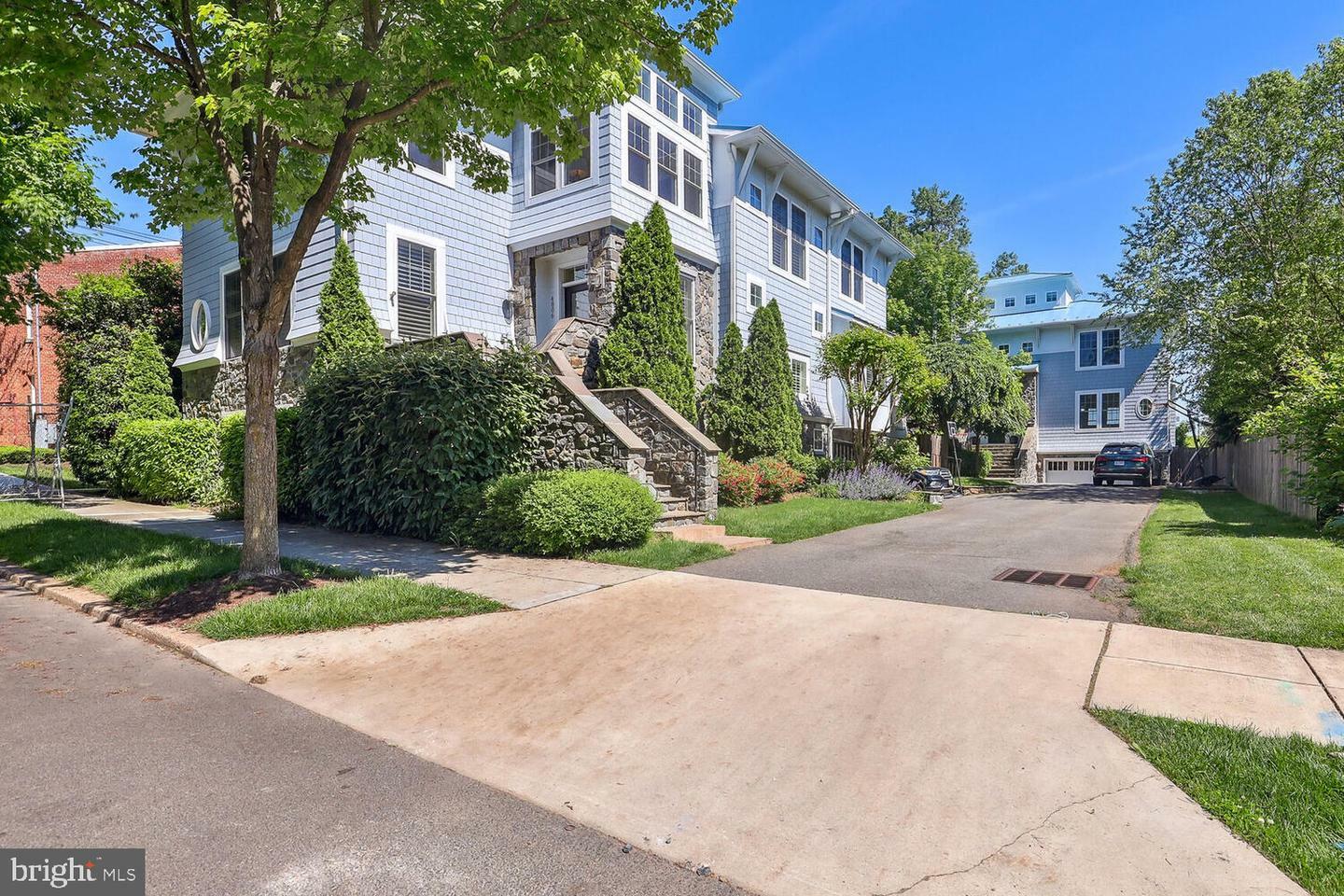 4806 Hutchins Place NW  Washington DC 20007 photo
