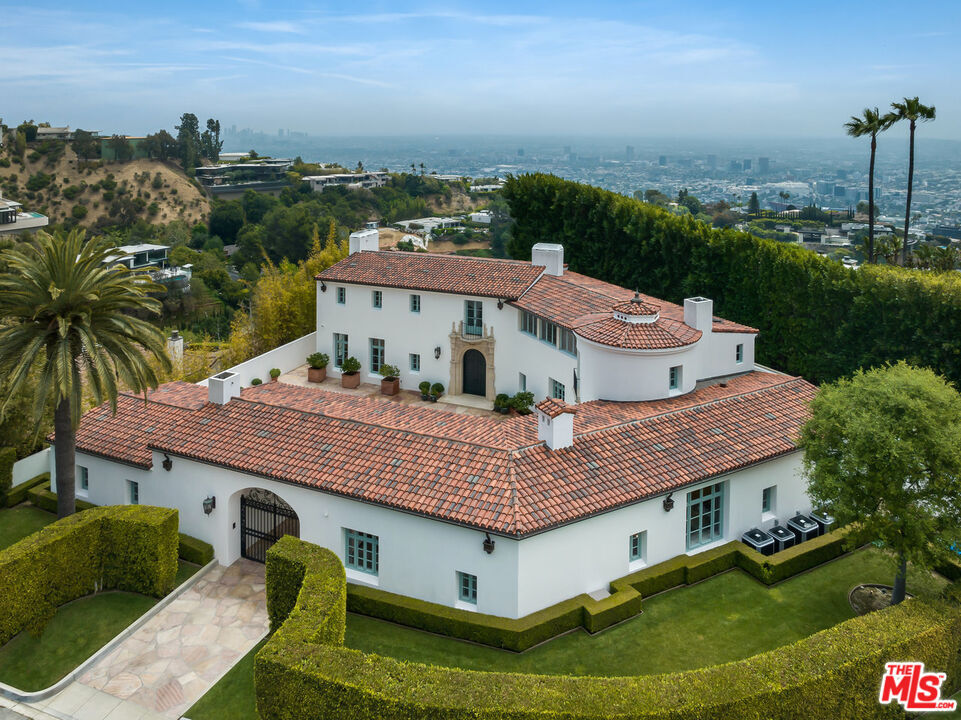Property Photo: 9240 Robin Dr CA 90069