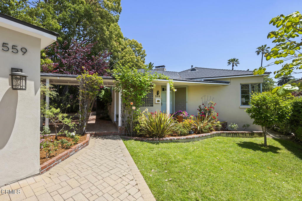 Property Photo:  559 E Marigold Street  CA 91001 