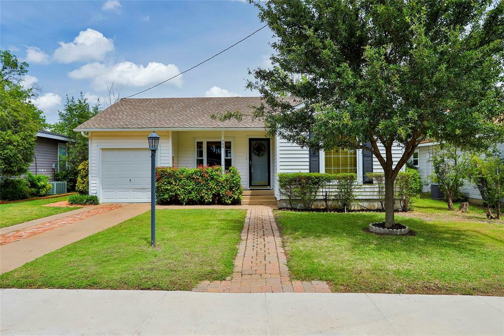 Property Photo:  709 Sycamore Street  TX 76086 