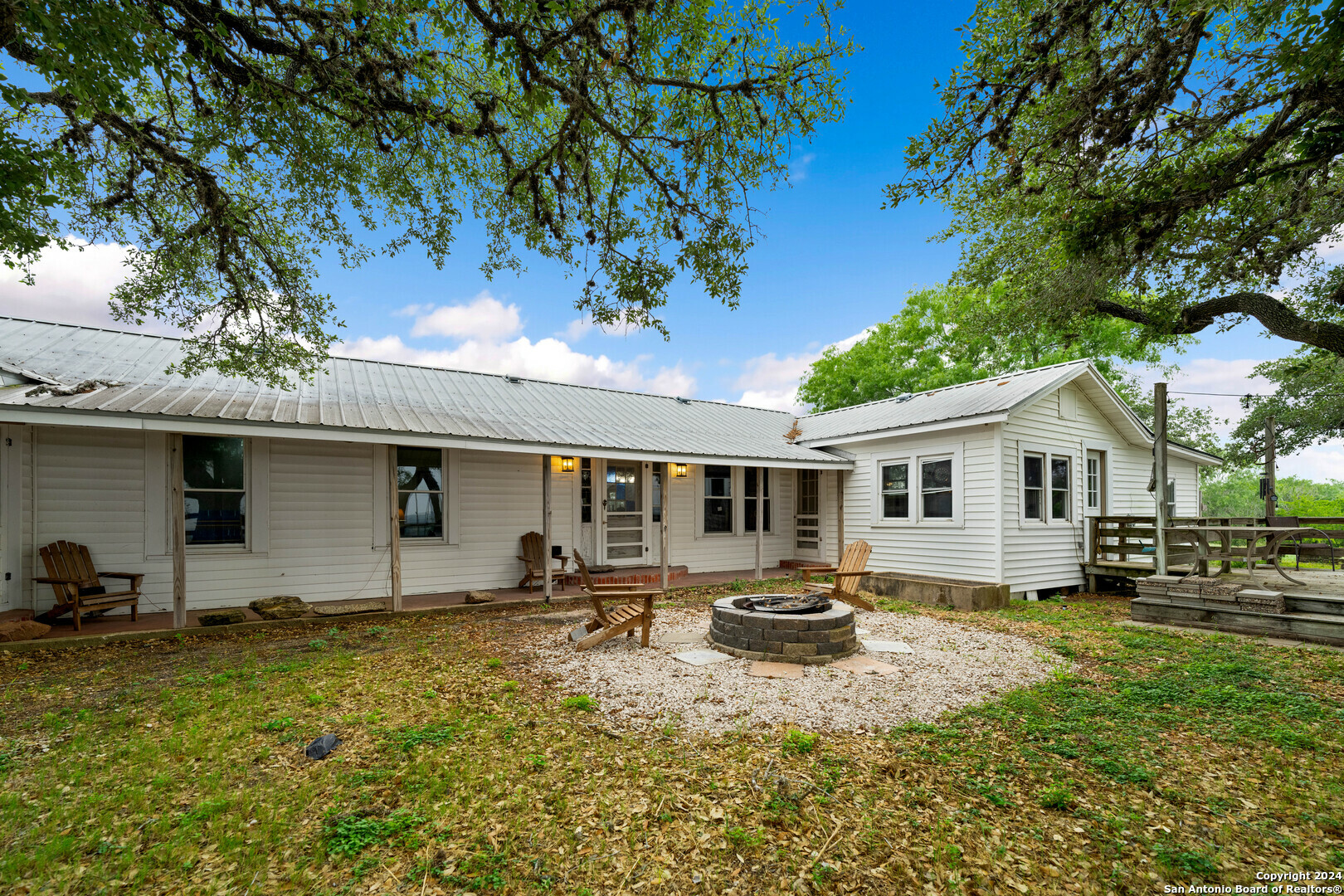 Property Photo: 10801 County Road 116 TX 78119