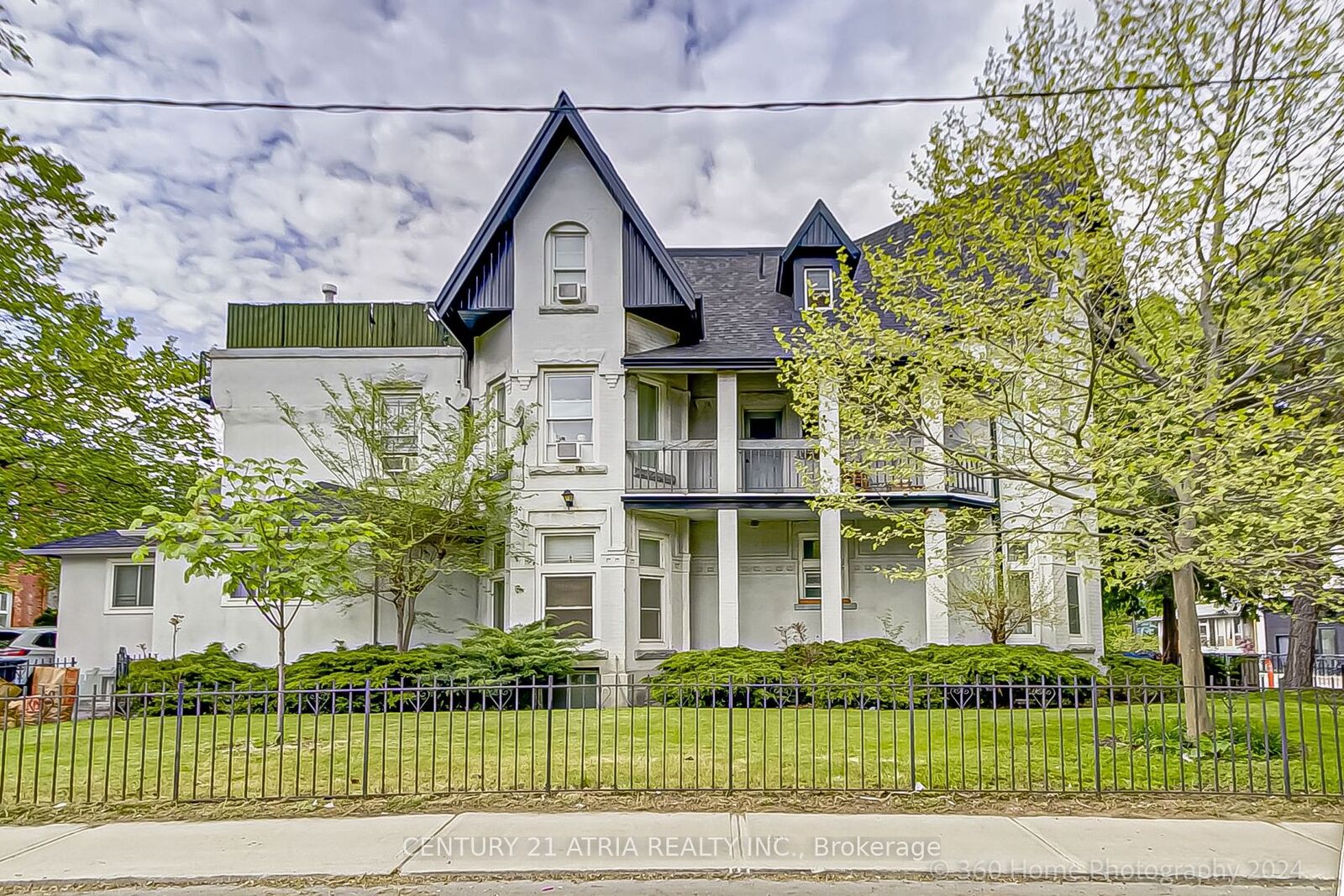 Photo de la propriété:  62 Brock Ave  ON M6K 2L4 