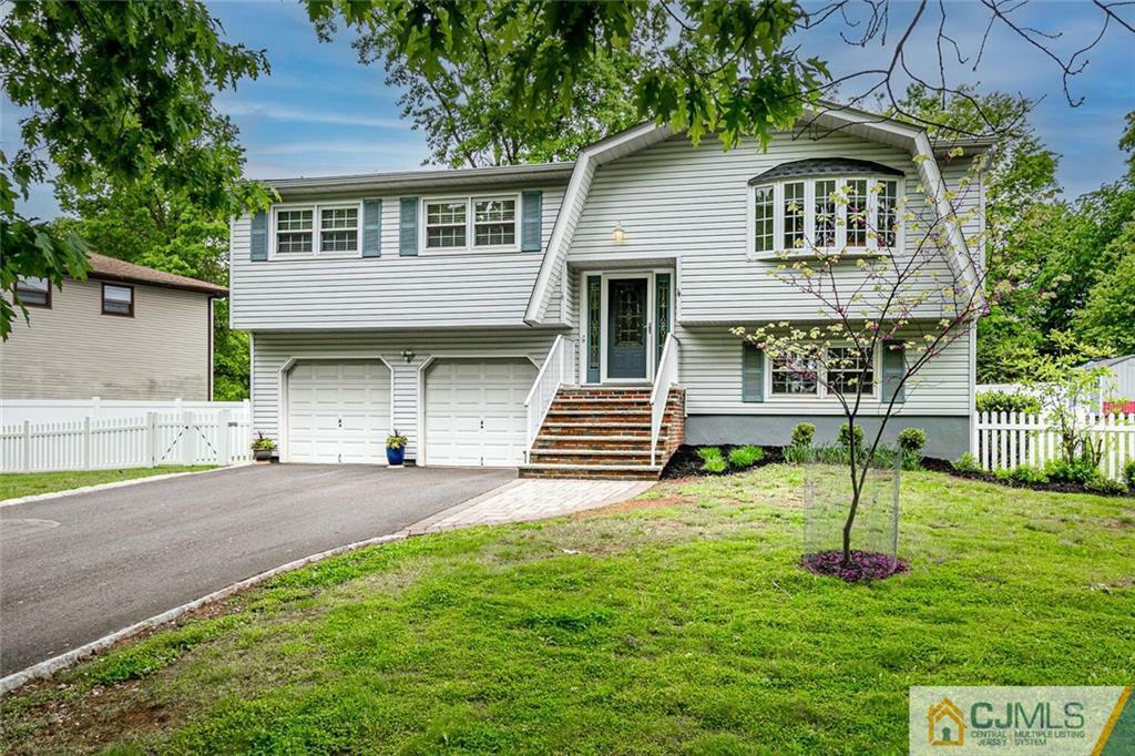 Property Photo:  4 Sunburst Lane  NJ 08854 